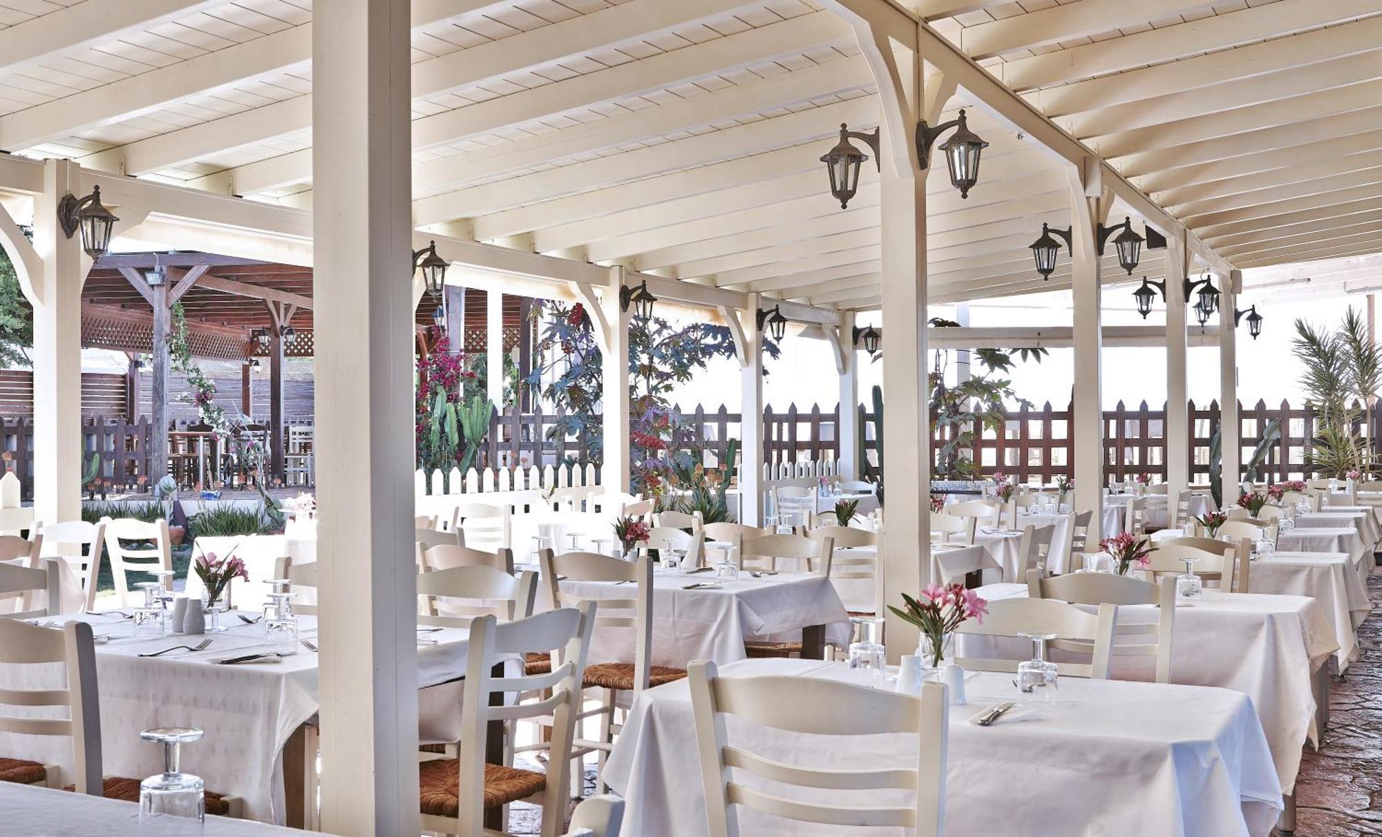 St Constantin Sea Hotel & Spa Resort Goúvai Ngoại thất bức ảnh